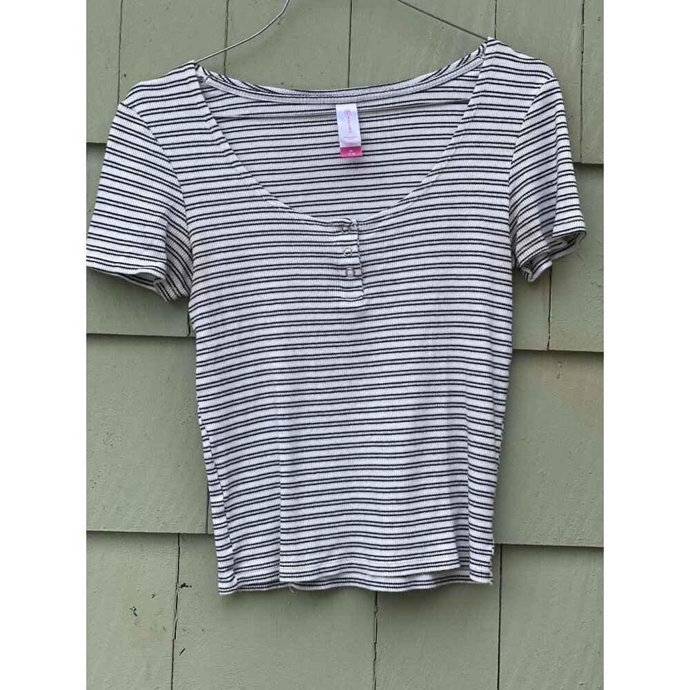 Women No Boundaries black white stripe top shirt Medium M BTS Back to School